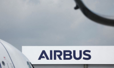 Un logo Airbus à l'aéroport du Bourget près de Paris, en France