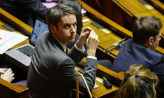 Le député et président du groupe Ensemble pour la République à l'Assemblée Gabriel Attal, le 20 janvier 2025 dans l'hémicycle à Paris  ( AFP / LUDOVIC MARIN )