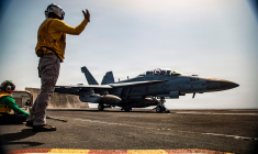 Un EA-18G au catapultage sur le Gerald Ford pendant l'opération Epic Fury (crédit :  U.S. Central Command Public Affairs / DVID)