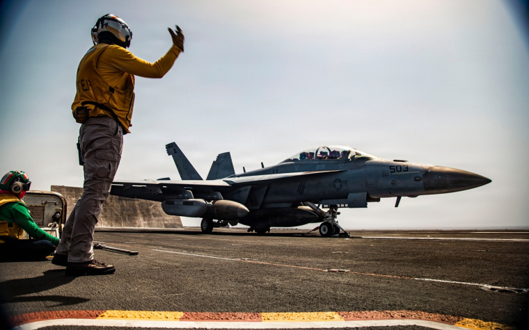 Un EA-18G au catapultage sur le Gerald Ford pendant l'opération Epic Fury (crédit :  U.S. Central Command Public Affairs / DVID)