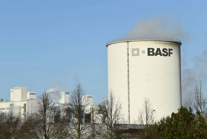 BASF DIT NE PAS ÊTRE EN MESURE DE FOURNIR DES PRÉVISIONS ANNUELLES