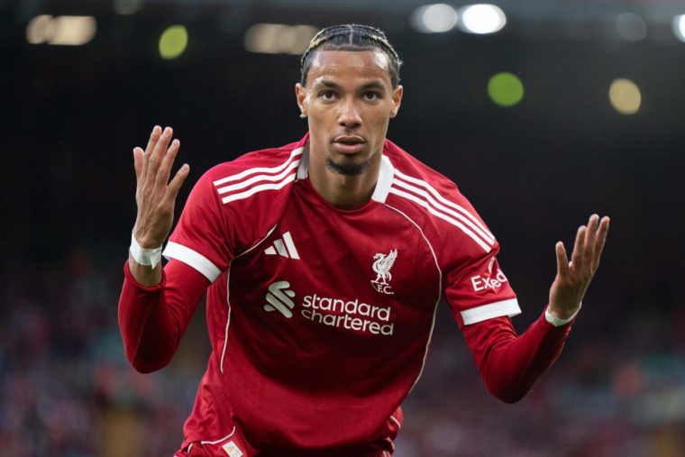 Hugo Ekitike titulaire pour sa grande première avec Liverpool