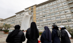 Le pape François poursuit son traitement à l'hôpital Gemelli, à Rome