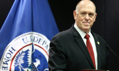 L'émissaire de Donald Trump à Minneapolis, Tom Homan, lors d'une conférence de presse à Minneapolis, le 4 février 2026 dans le Minnesota ( AFP / CHARLY TRIBALLEAU )