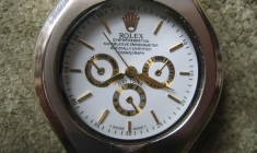 Les Européens sont moins nombreux à vouloir acheter des produits contrefaits ou à accéder à du matériel piraté. (Crédits photo : Wikimedia Commons - Gdead )