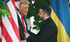 Le président ukrainien Volodymyr Zelensky est reçu à la Maison Blanche par Donald Trump le 18 août 2025 ( AFP / ANDREW CABALLERO-REYNOLDS )