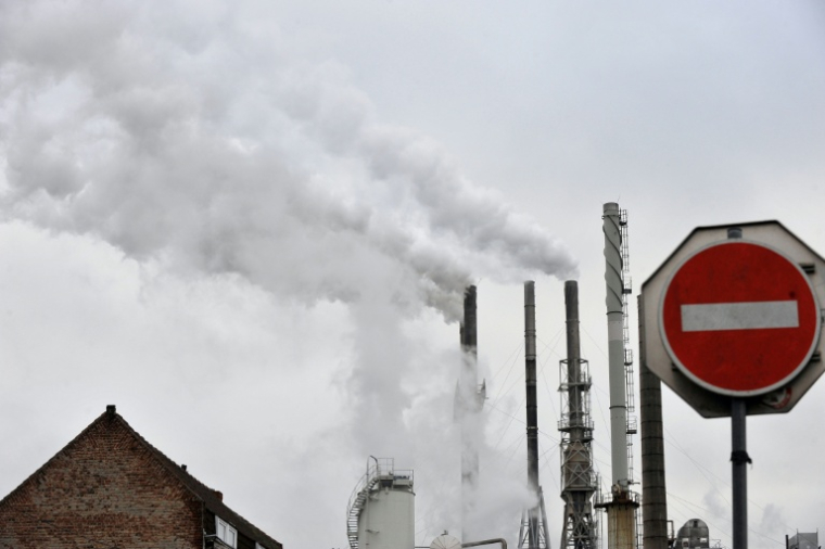 Les personnes habitant près d'un bassin industriel semblent avoir plus de risque de développer des problèmes respiratoires ( AFP / Philippe HUGUEN )