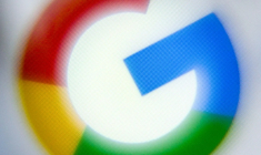 Google débute lundi une série d'audiences judiciaires qui vont permettre à un juge fédéral de statuer sur le démantèlement de l'activité publicitaire du géant technologique, réclamé par le gouvernement américain pour mettre fin à son monopole récemment jugé illégal ( AFP / Kirill KUDRYAVTSEV )
