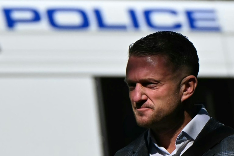 L'activiste britannique d'extrême droite Tommy Robinson devant le tribunal de Southwark à Londres, le 3 juillet 2025 ( AFP / JUSTIN TALLIS )