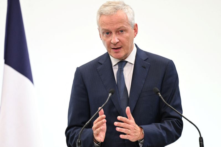 Le ministre français de l'Économie, des Finances et de la Souveraineté industrielle et numérique Bruno Le Maire prononce un discours lors d'une conférence de presse sur la situation énergétique en France et en Europe