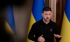 Le président ukrainien Volodymyr Zelensky lors d'une conférence de presse à Kiev le 17 avril 2025 ( AFP / Tetiana DZHAFAROVA )