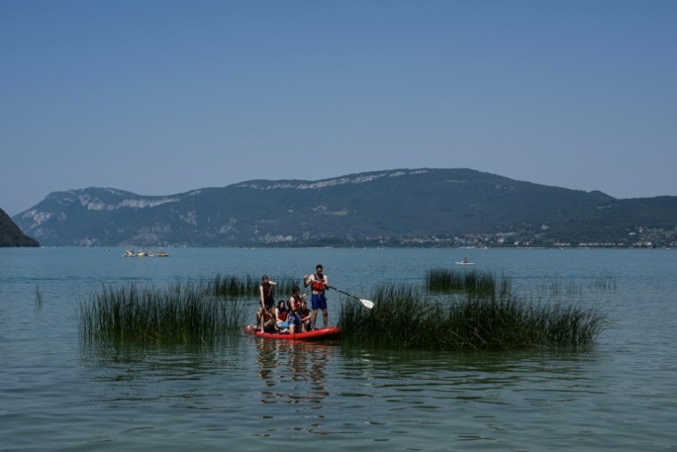 Le lac du Bourget, le 8 août 2025 au Bourget-du-Lac, en Savoie ( AFP / JEAN-PHILIPPE KSIAZEK )
