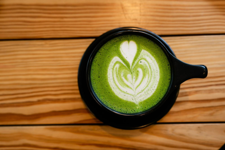 Latte au matcha (Crédits: Unsplash - MJ Tangonan)