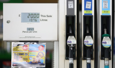 Les prix de l'essence affichée dans une station-service du centre de Londres