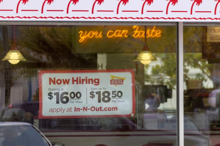 USA: LES CRÉATIONS D'EMPLOIS SUPÉRIEURES AUX ATTENTES EN JUIN
