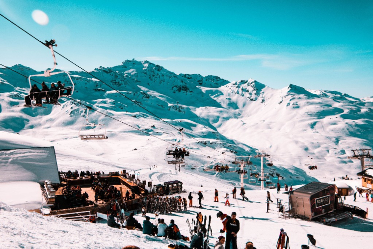 Immobilier: Val d’Isère est la station de ski la plus chère de France (Crédits photo : Unsplash - Joan Oger )