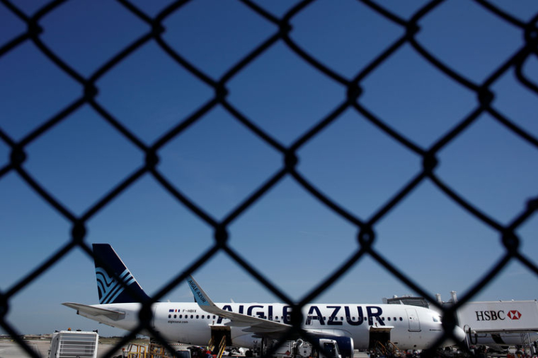 AIGLE AZUR: DÉLAI DE GRÂCE JUSQU'À MERCREDI MINUIT