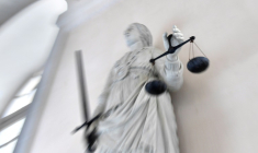 Le tribunal correctionnel de Draguignan, dans le Var, a condamné le dirigeant d'un groupe d'intérim à quatre ans de prison et 100.000 euros d'amende pour une fraude généralisée ayant soustrait 62 millions d'euros aux organismes sociaux ( AFP / LOIC VENANCE )