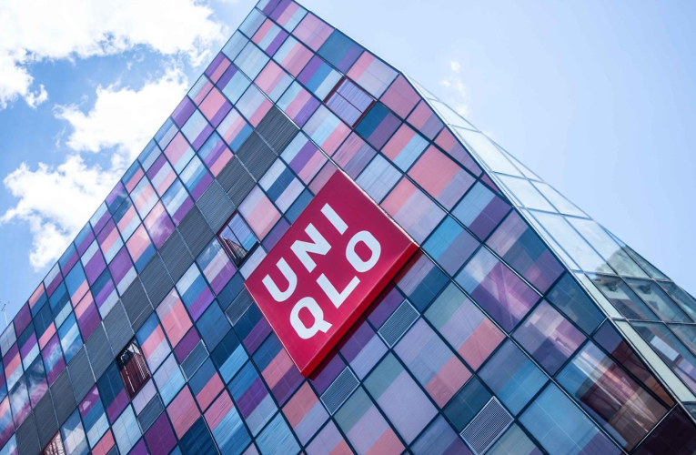 La marque japonaise Uniqlo connaît un succès fou avec son sac banane à 14,90 euros. (illustration) (Pixabay / calvision)