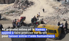 Des Palestiniens fuient les frappes israéliennes sur la bande de Gaza