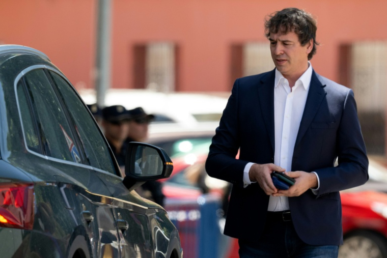 David Sanchez quitte le tribunal de Badaroz, en Espagne, le 28 mai 2026 ( AFP / JORGE GUERRERO )