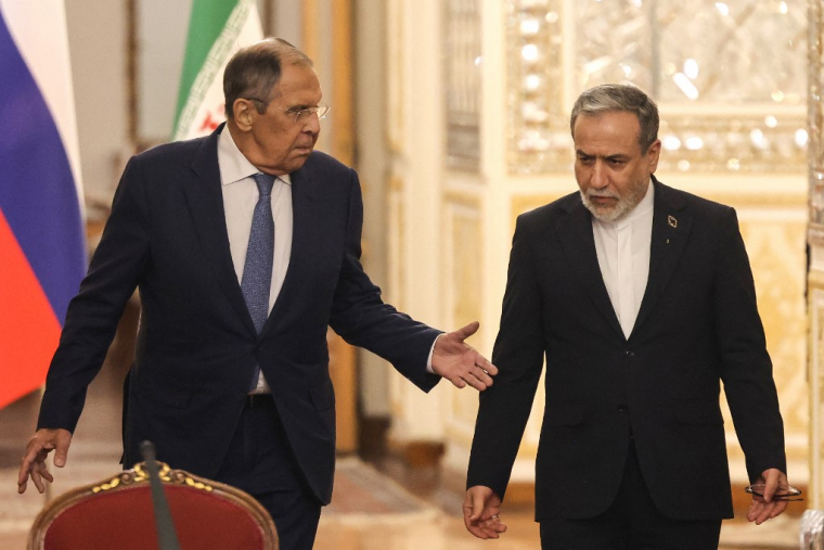 Sergueï Lavrov et Abbas Araghchi à Téhéran, en Iran, le 19 octobre 2026. ( AFP / ATTA KENARE )
