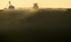 Un agriculteur français pulvérise du glyphosate dans le nord-ouest de la France le 23 avril 2021 ( AFP / JEAN-FRANCOIS MONIER                 )