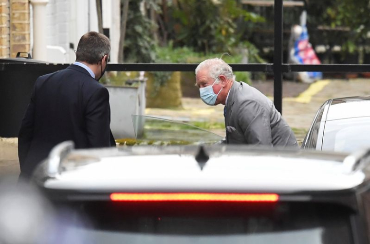 GB: LE PRINCE CHARLES REND VISITE À SON PÈRE À L'HÔPITAL