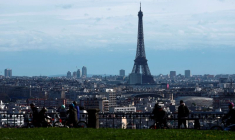 Vue de la Tour Eiffel depuis le Parc de Saint-Cloud près de Paris