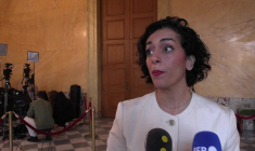 Brigitte Macron qui qualifie de "sales connes" des féministes: "C'est indigne" (députée)