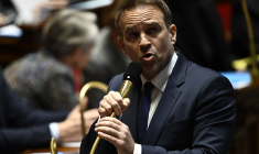 Marc Ferracci, ministre de l'industrie, a annoncé jeudi 17 avril une aide à hauteur de 99,84 millions d'euros pour la startup Gen-Hy. ( AFP / JULIEN DE ROSA )