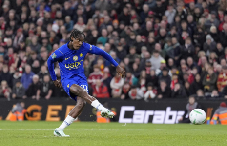 Van Dijk revient sur le geste improbable d'Emegha