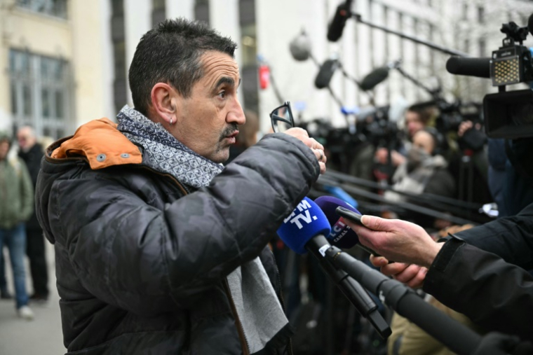 Le secrétaire général de FO Frédéric Souillot après une réunion avec le Premier ministre et les partenaires sociaux au ministère du Travail à Paris, le 17 janvier 2025 ( AFP / BERTRAND GUAY )