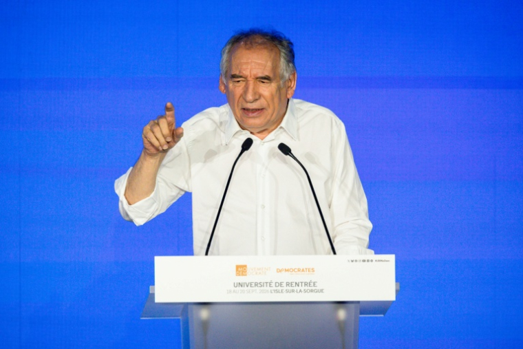 L'ancien Premier ministre François Bayrou s'exprime en clôture de l'Université de  rentrée du MoDem à L'Isle-sur-la-Sorgue, dans le Vaucluse, le 20 septembre 2026 ( AFP / CLEMENT MAHOUDEAU )