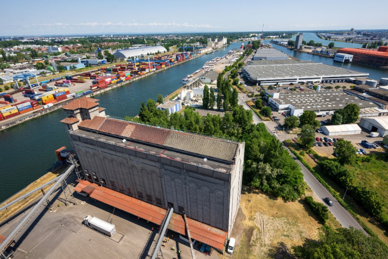 Vue du port de Strasbourg. ( AFP / PATRICK HERTZOG )