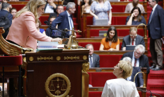 Yaël Braun-Pivet et Clémentine Autain, à la tribune de l'Assemblée nationale, jeudi 8 juin ( AFP / LUDOVIC MARIN )