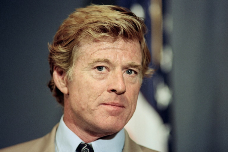 L'acteur et réalisateur américain Robert Redford s'adresse au National Press Clubau sujet des dangers auxquels est confronté l'environnement, le 1er octobre 1990 à Washington ( AFP / Kevin LARKIN )