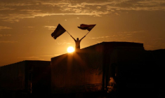 Des camions transportant de l'aide humanitaire pour les Palestiniens sont vus à Rafah