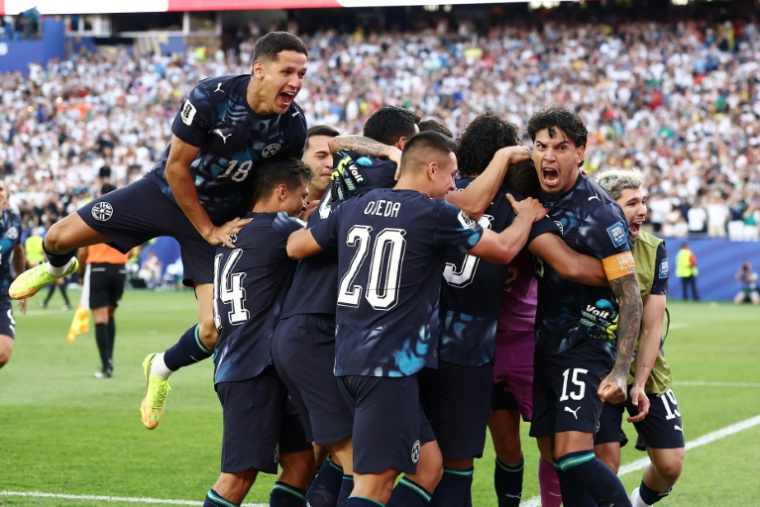 Les joueurs du Paraguay célèbrent leur victoire face à l'Allemagne, le 29 juin 2026 à Foxborough aux Etats-Unis ( AFP / CHARLY TRIBALLEAU )