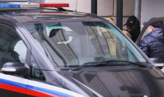 Evan Gershkovich quitte un tribunal à Moscou