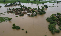 Vue aérienne d'une zone inondée dans le district de Kasur, au Pakistan, le 24 août 2025 ( AFP / Arif ALI )
