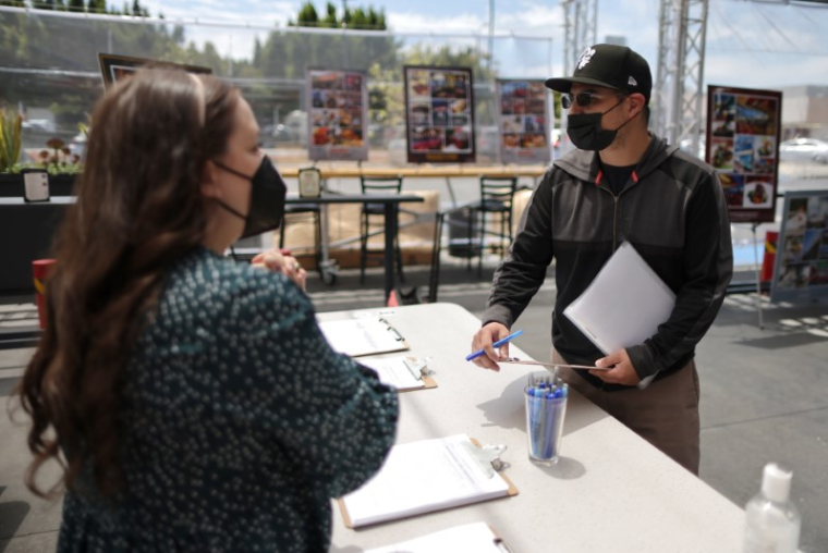 ÉTATS-UNIS: HAUSSE INATTENDUE DES INSCRIPTIONS AU CHÔMAGE À 351.000