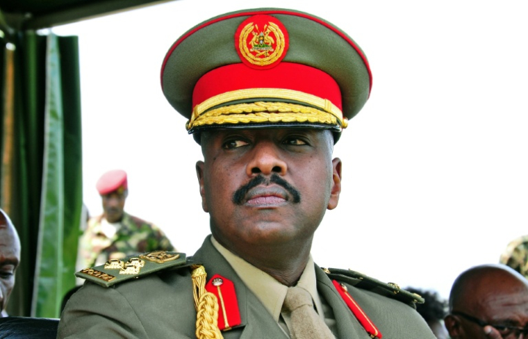 Le général Muhoozi Kainerugaba lors d'une cérémonie militaire à Kampala le 25 mai 2016 ( AFP / PETER BUSOMOKE )