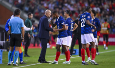 Zizou et les Bleus remplissent le Stade de France