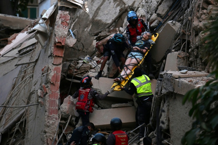 Opérations de secours à Caracas après un puissant séisme, le 24 juin 2026 ( AFP / Juan BARRETO )