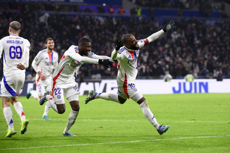 Lyon s'impose au bout de la nuit à Montpellier