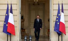 Le Premier ministre sortant Sébastien Lecornu, qui a présenté ce matin la démission de son gouvernement au président Emmanuel Macron, arrive pour faire une déclaration à l'hôtel Matignon, le 6 octobre 2025 à Paris ( POOL / Stephane Mahe )