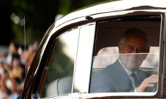 Le roi Charles III quitte le palais de Buckingham