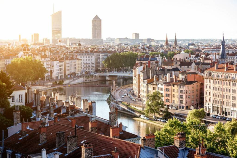 iStock-RossHelen