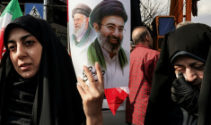 Manifestation de soutien au nouveau guide suprême iranien Mojtaba Khamenei, le 9 mars 2026 à Téhéran ( AFP / Atta KENARE )